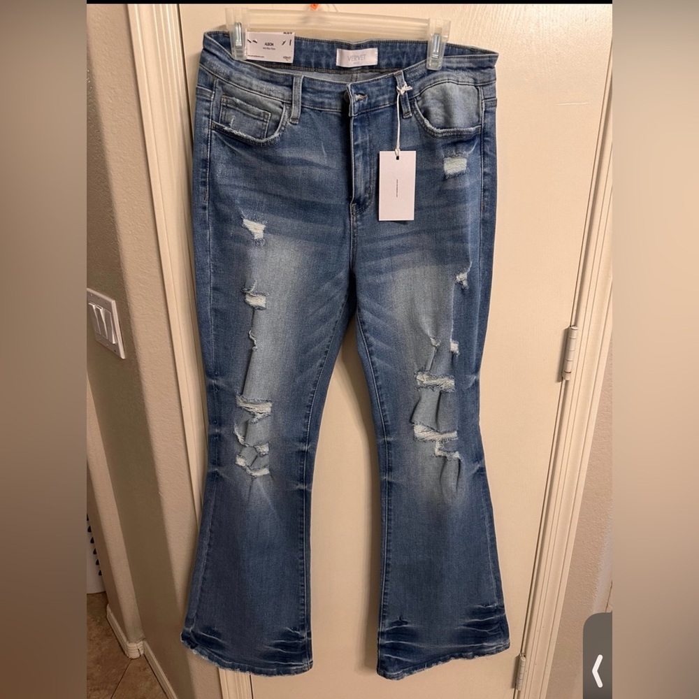 NWT Vervet Distressed light wash flare jeans size Mid rise